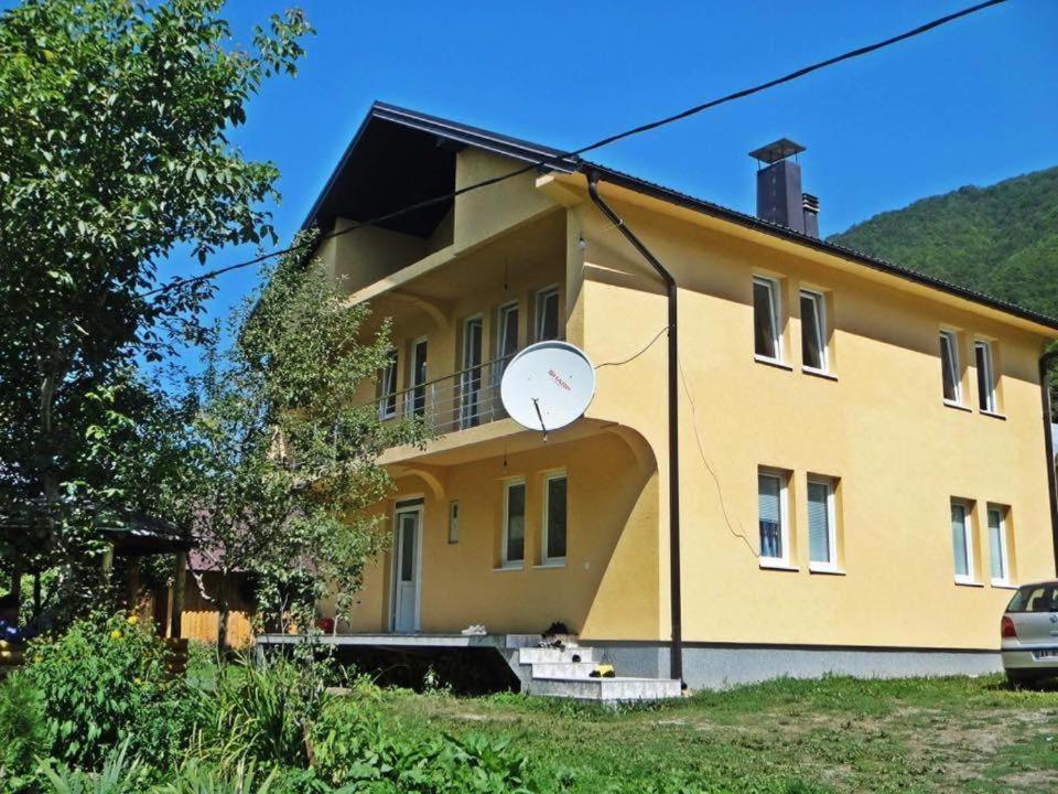Dedushi Guesthouse &Wood Cabins-Camping Place Gusinje Exterior foto